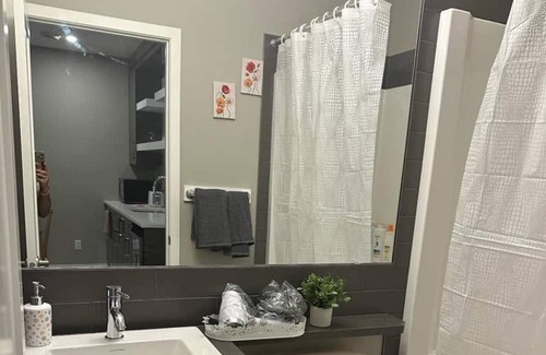 Sage Hill Apartamento | Furnished adorable basement with private entry