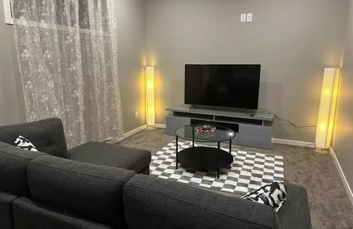 Sage Hill Apartamento | Furnished adorable basement with private entry