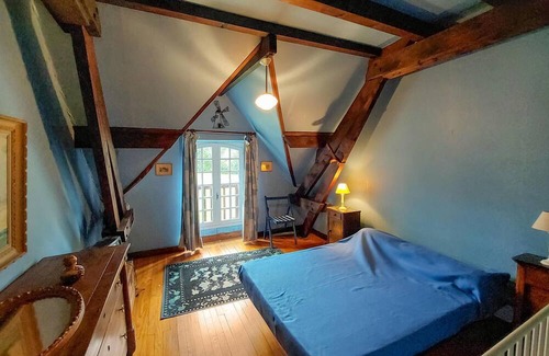 Conchez-de-Bearn Casa | Enjoy a relaxing break close to nature in this inviting vacation home.