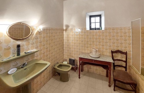 Conchez-de-Bearn Casa | Enjoy a relaxing break close to nature in this inviting vacation home.