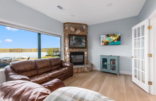 Nisswa Casa | Lakefront Retreat w/ Hot Tub