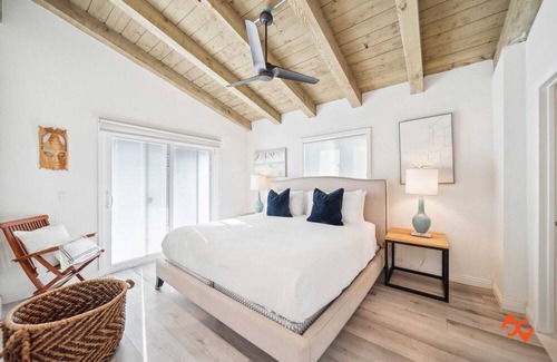 Newport Shores Casa | Remodeled Beachy Bungalow 500 Feet from the Sand