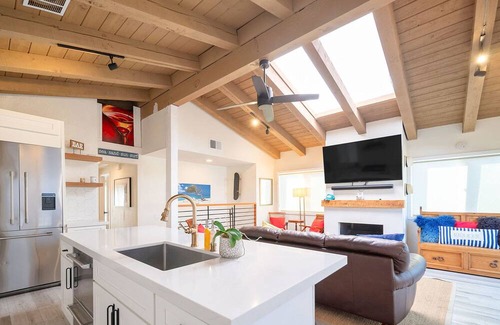 Newport Shores Casa | Remodeled Beachy Bungalow 500 Feet from the Sand