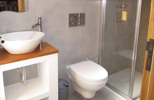 Monchique Apartamento | Apartment 'Casa Rosa 43' with Private Terrace and Wi-Fi