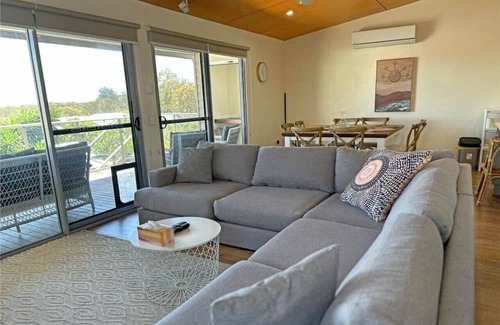 Swansea Casa | Beach Amore - Between lake and beach