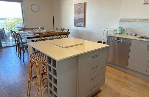Swansea Casa | Beach Amore - Between lake and beach