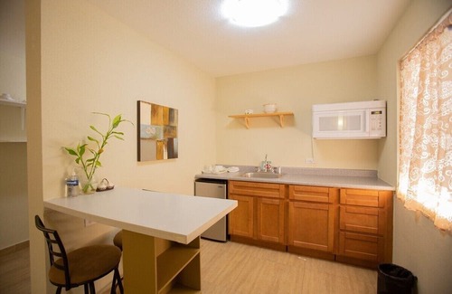 Tamuning Apartamento | Beachfront Studio-Unit 205 Ocean Villa