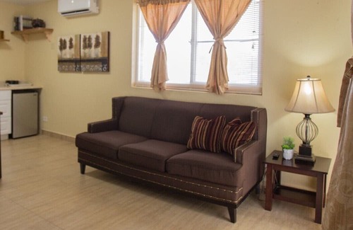 Tamuning Apartamento | Oceanview 2BR/1BA - Unit 209 Ocean Villa