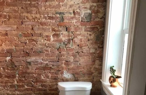 Downtown Baltimore Apartamento | Butchers Hotel- Penthouse Suite- Roof top Skyline!