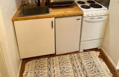 Clawson Casa | Charming Studio Apartment with patio in back of house