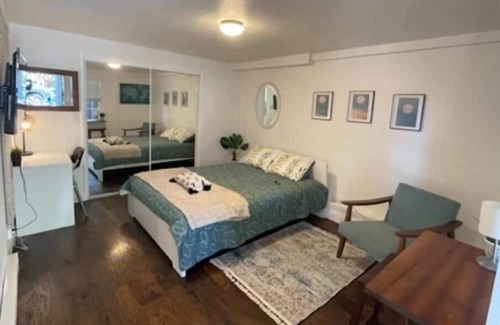 Clawson Casa | Charming Studio Apartment with patio in back of house