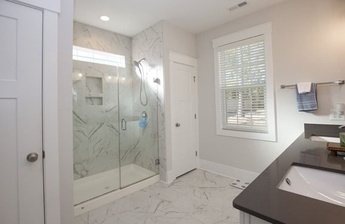 Aberdeen Casa | Sleeps 8! on Highway 5