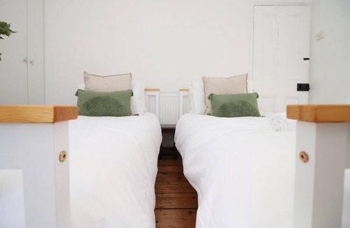 Roath Casa | Charming Retreat on Lily Street