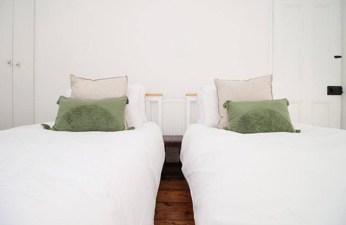 Roath Casa | Charming Retreat on Lily Street