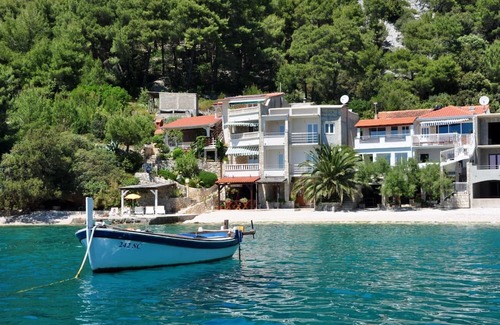 Bogomolje Apartamento | Apartment Hidden gem - beachfront: SA6 Mima (2+1) - Bogomolje, Island Hvar, Croatia