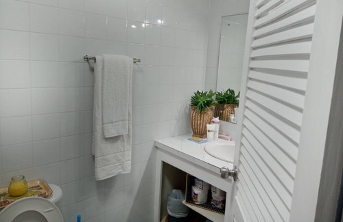 Jackson Apartamento | Cozy one-bedroom apartment with wifi and a/c. 5 minutes to malls and grocery.