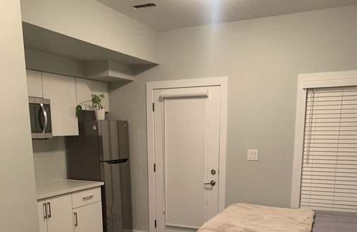 Barrie Apartamento | Clean studio apartment. Home away from home