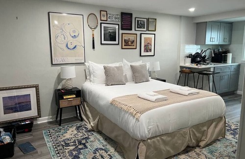 Old Mystic Apartamento | The Andrews Studio · Near Mystic, Casinos + USCGA