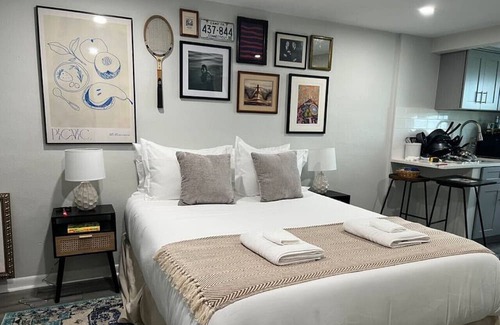 Old Mystic Apartamento | The Andrews Studio · Near Mystic, Casinos + USCGA