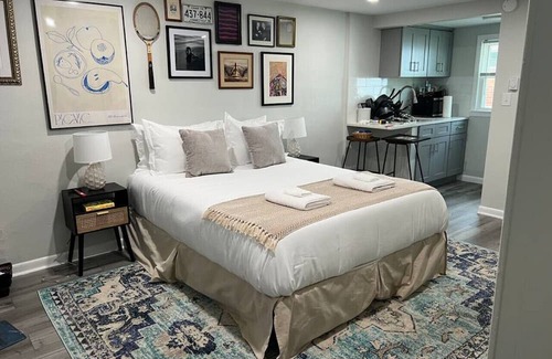 Old Mystic Apartamento | The Andrews Studio · Near Mystic, Casinos + USCGA