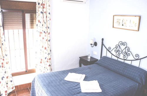 Estepa Casa | Homerez - Nice house for 4 ppl. with shared pool and terrace at Estepa