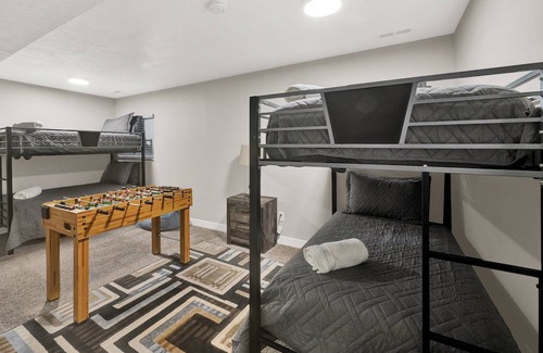 Canyon Rim Casa | New Listing! Comfy, Convenient, Clean, SHOP, SKI, DINE, HIKE, Free Ski Rental & Activities Included!