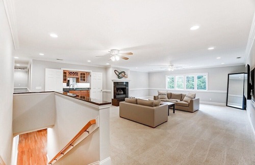 Wessex Square Casa | Uptown Luxe w/ King Suite & Hot Tub | Sleeps 20+