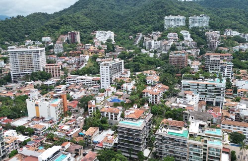 Emiliano Zapata Apartamento | Barrio Vallarta Suite L3- 1/2 Block from Los Muertos Beach