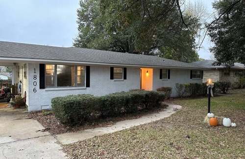 Stuttgart Casa | Cozy and homelike with a large back yard and great neighborhood