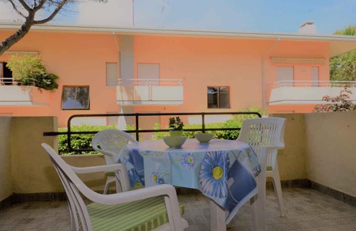 Lignano Pineta Apartamento | Holiday apartment with balcony and air conditioning