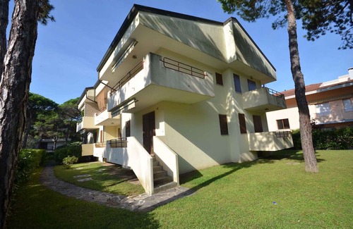 Lignano Pineta Apartamento | Holiday apartment with balcony and air conditioning
