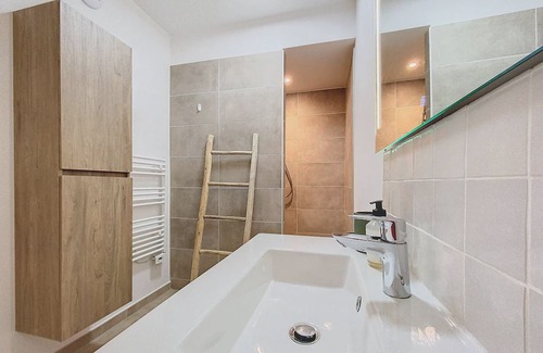 Les Lecques Apartamento | Beachside Luxury Apartment with Pool Access