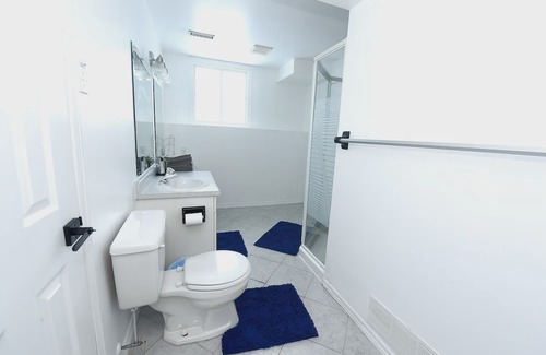 Amherstview Apartamento | Spacious Hearth Escape with Natural Light & fireplace