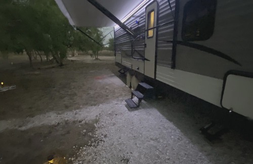 Skidmore Complejo | Private RV with free parking