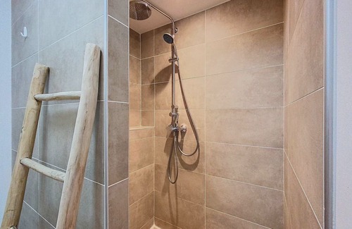 Les Lecques Apartamento | Beachside Luxury Apartment with Pool Access