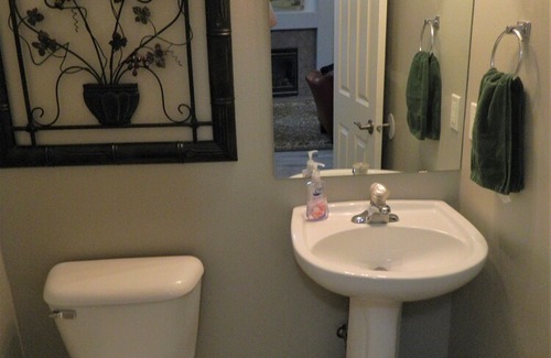 Frederickson Casa | Upscale Puyallup Home ☆ Near Seattle, Tacoma, Puget Sound, Cascade Mountains