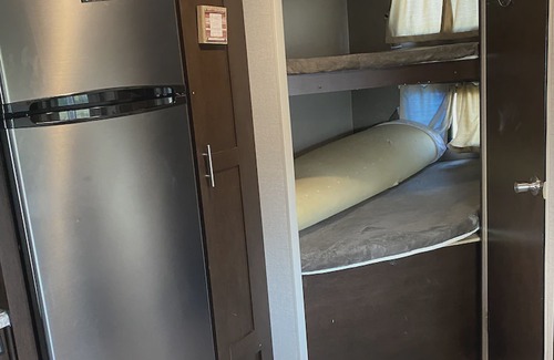 Skidmore Complejo | Private RV with free parking