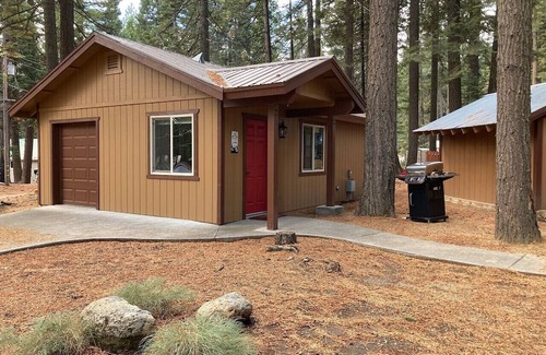 Peninsula Village Cabina | Little Dipper - Fall Couples Escape!