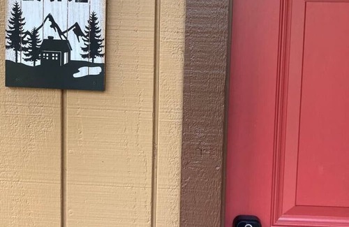 Peninsula Village Cabina | Little Dipper - Fall Couples Escape!