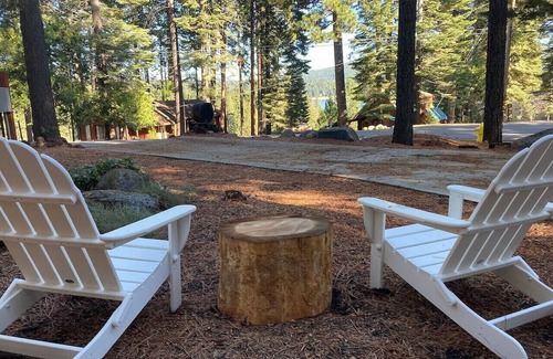 Peninsula Village Cabina | Little Dipper - Fall Couples Escape!