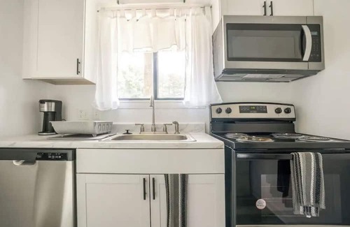 Winston - Salem Condominio | 2BR-2BA Near Downtown, WFU & Hospital! 50% off 30+days