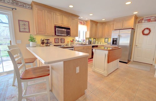 Preston Casa | Perfect home for adventure! 2mi to Foxwoods, 15 min to Mystic, tour CT WineTrail