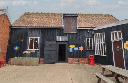 Woodbridge Cabaña | CARABELLE (COW SHED 7), character holiday cottage in Campsea Ashe