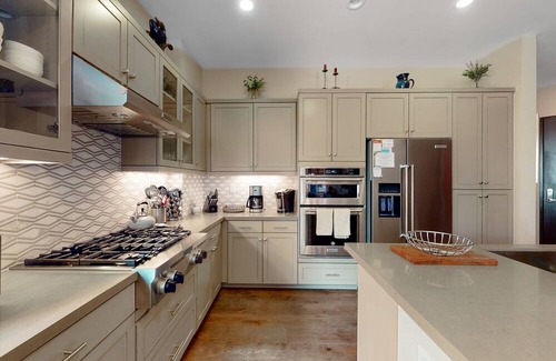 Serra Mesa Condominio | Sunny City Living Dog-friendly condo with office - pool, hot tub, and fitness center