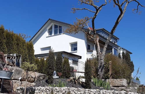 Hayingen Apartamento | Apartment 'Städtle-Blick' with Shared Garden, Balcony and Wi-Fi