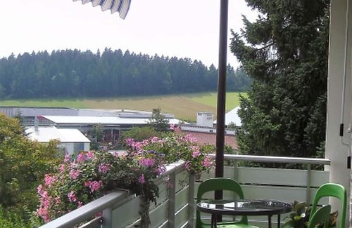 Hayingen Apartamento | Apartment 'Städtle-Blick' with Shared Garden, Balcony and Wi-Fi