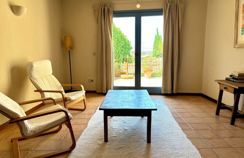 Ullastret Apartamento | HOTEL EL FORT D'ULLASTRET. Apartamento 3: Dos habitaciones con terraza.