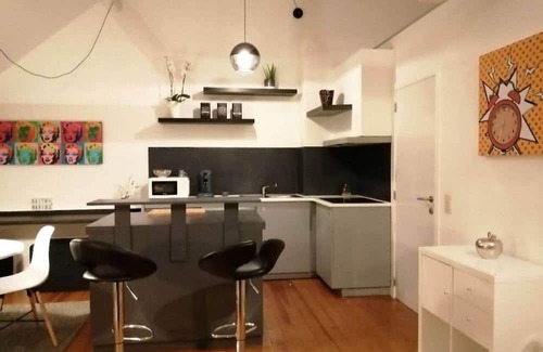 Jumet Apartamento | Luxury pop art suite
