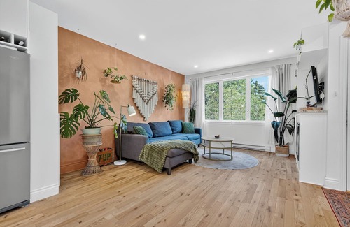 Montreal Condominio | Montreal gem: 3 bedroom home in Verdun with parking across from the water/trails