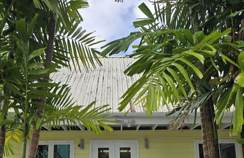 Paynes Bay Cabaña | Lime Cottage 2BR Chattel Villa